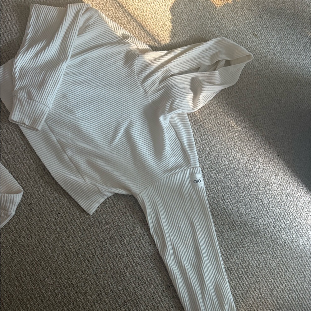 ALO Yoga White Ribbed Set - Picture 6 of 6